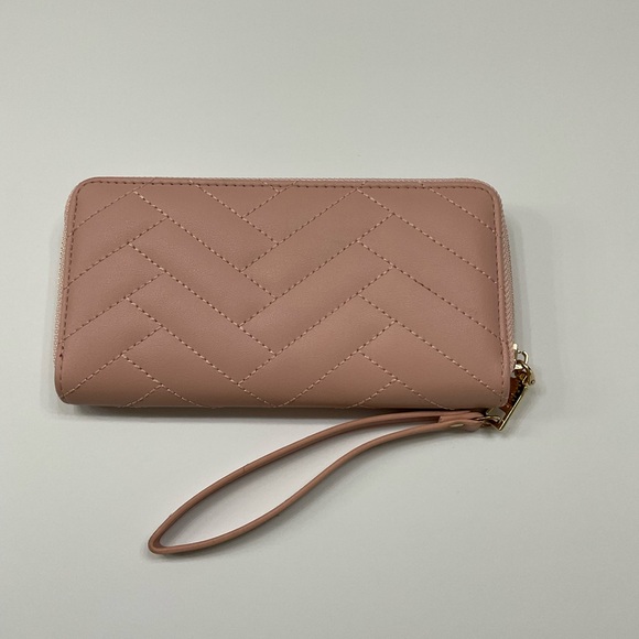 Bebe Pink Quilted Women's Wallet in Excellent Used Condition - Picture 2 of 9